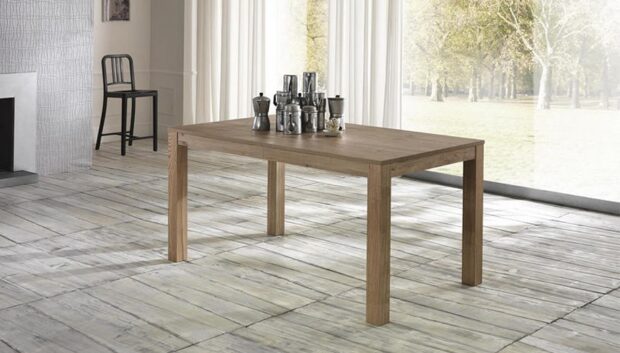 Tavolo in legno allungabile Gaia con top in rovere e gambe in frassino massello