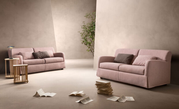 Divano Dereck con profondità ridotta 80 cm ambientati due divani rosa