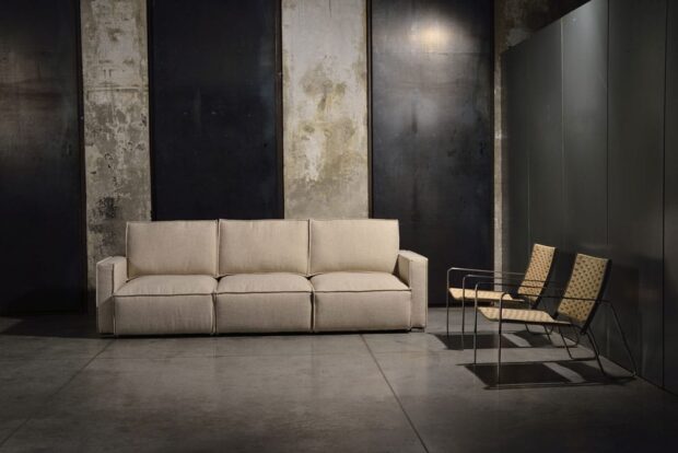 sofa divano-letto-e-scorrevole-modello-cesano-boscone-foto-con-tre-sedute-in-tessuto-sfoderabile-beige