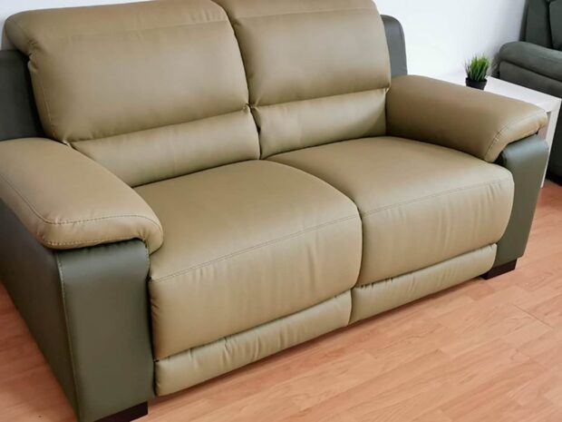 divano-relax-con-schienale-reclinabile-modello-mantova-versione-standard-con-taglio-supporto-lombare-rivestimento-pelle-bicolore-color-verde