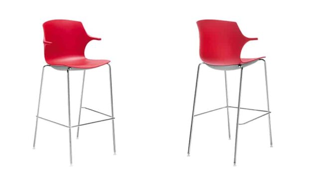 Sgabello alto con schienale e braccioli Trillo vari colori disponibili per seduta in plastica e base in metallo
