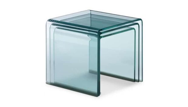 Trittico di tavolini in vetro trasparente Tris in salotto dal design moderno e salvaspazio