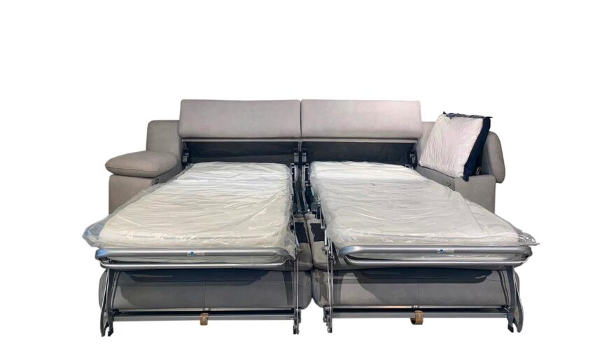 Divano doppio relax e doppio letto singolo aperto modello Esmerlada in tessuto sfoderabile color grigio meccanismo rete aperto foto divano con guanciali