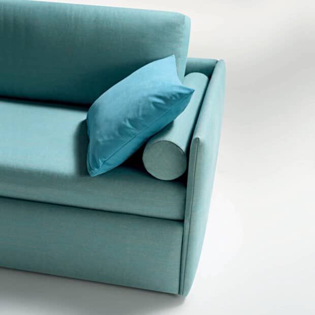 Sofa letto contenitore o con secondo letto estraibile Urano con di cuscini schienale corti e coppia di cuscini a rullo in tessuto - dettaglio cuscini
